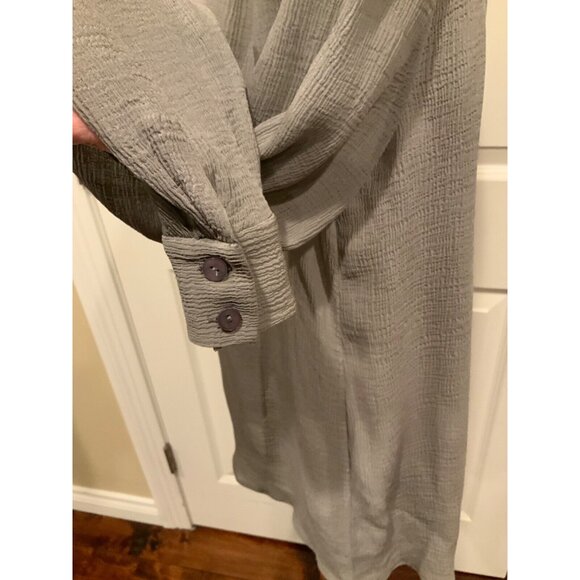 Eileen Fisher Gray Crinkle 100% Silk Button-Up Blouse, Size S - Picture 6 of 9